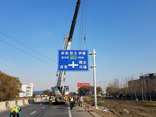 六盘水六盘水道路护栏网网片该如何进行正确的选购呢？